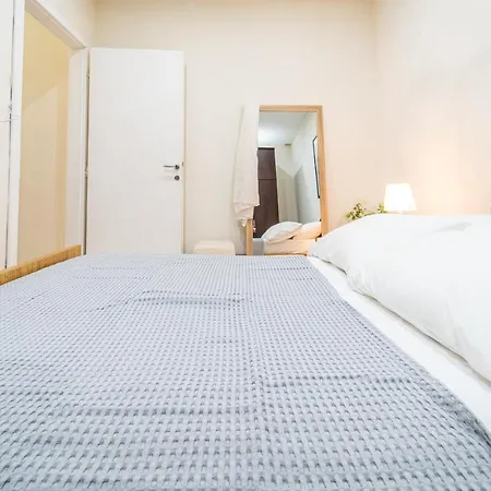 Fly Apartment
